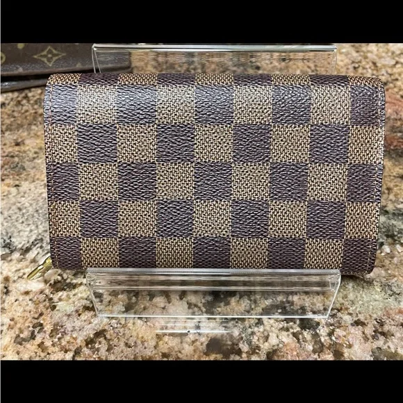 Louis Vuitton Tresor Wallet - Picture 2 of 9